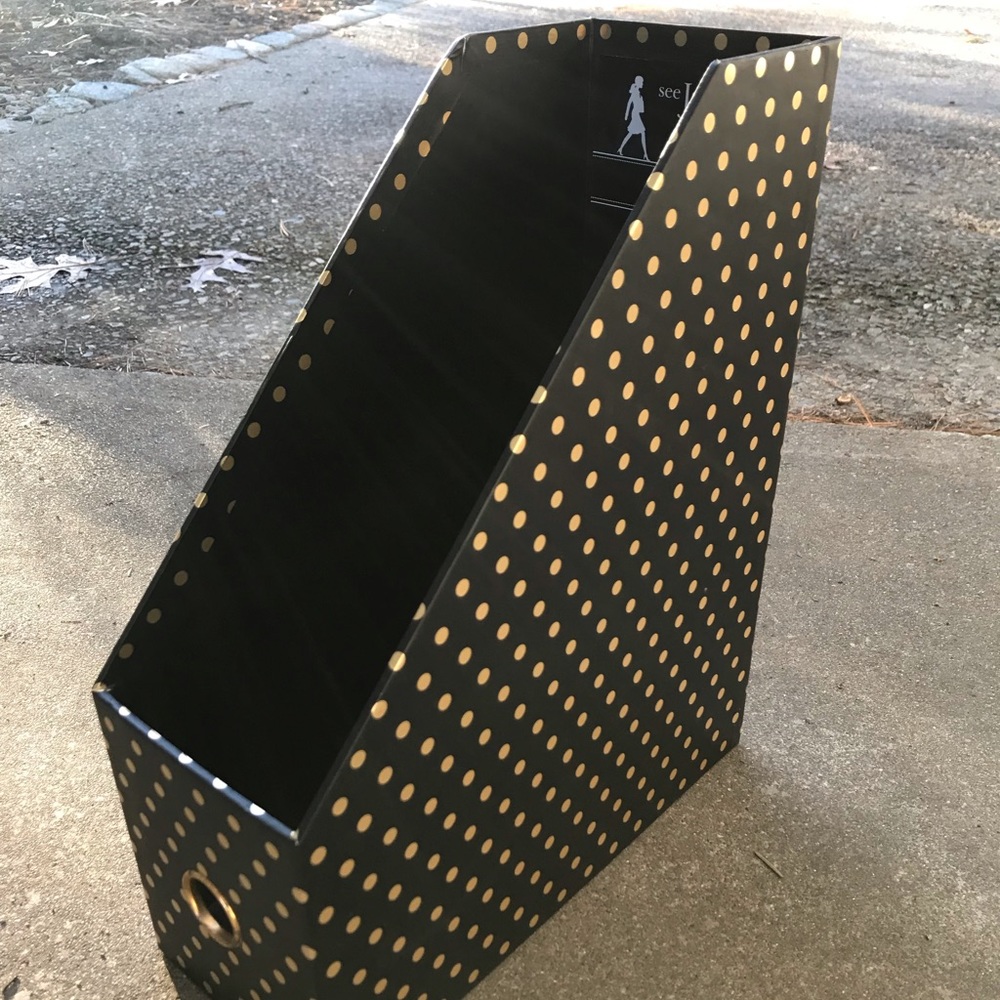 Magazine holder